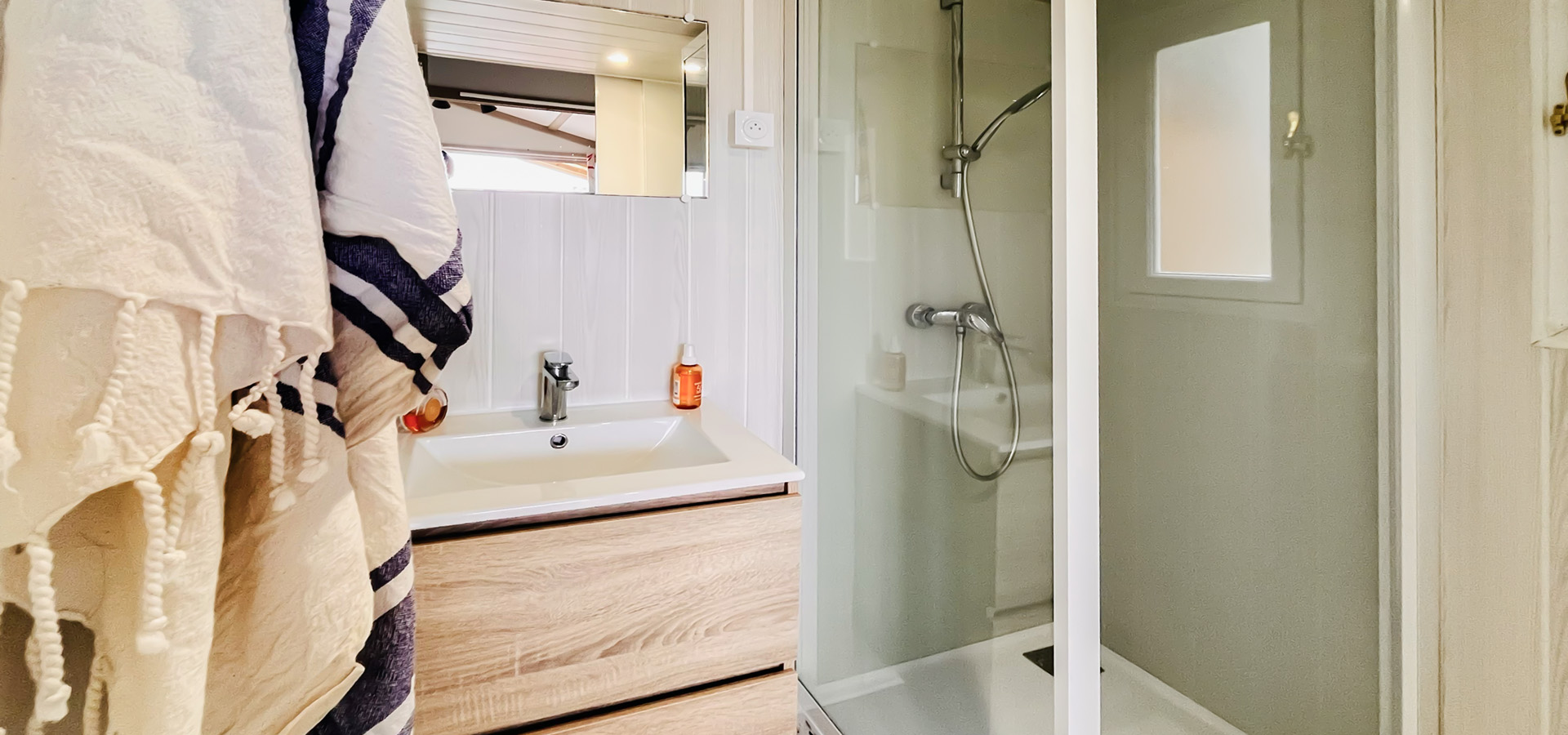 Camping kevano bungalow 2 chambres salle de bain